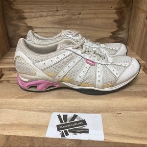 Adidas leyonce sneakers